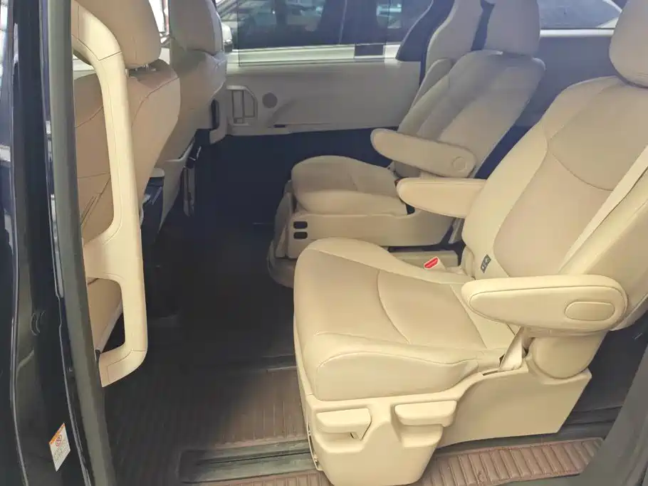 Toyota Sienna — миниатюра 11
