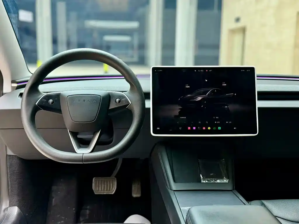 Tesla Model 3 — миниатюра 5