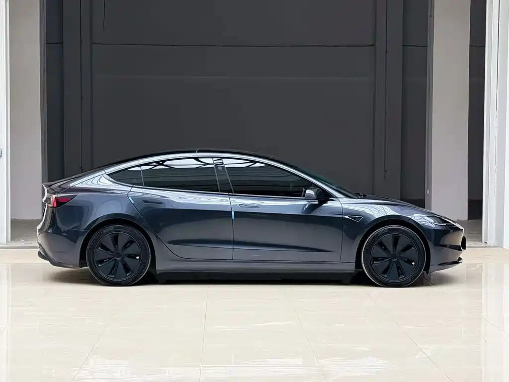 Tesla Model 3 — миниатюра 8