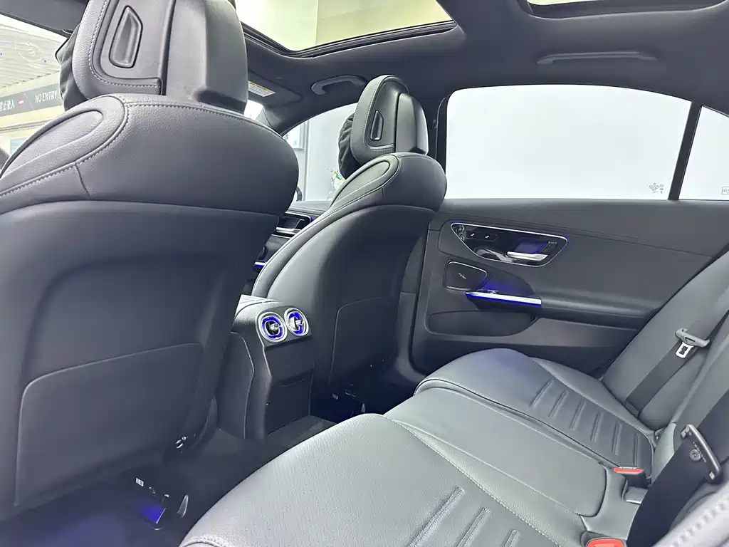 Mercedes-Benz C-Class — миниатюра 14