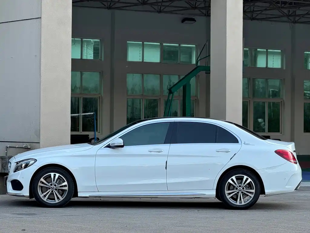 Mercedes-Benz C-Class — миниатюра 6