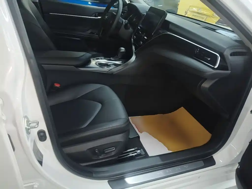 Toyota Camry — миниатюра 25