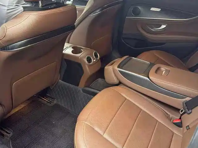 Mercedes-Benz E-Class — миниатюра 5