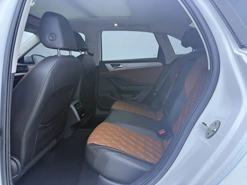 Volkswagen Sagitar — миниатюра 16
