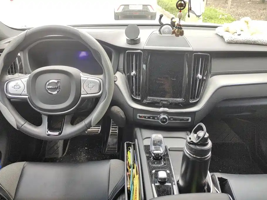 Volvo XC60 PHEV — миниатюра 12