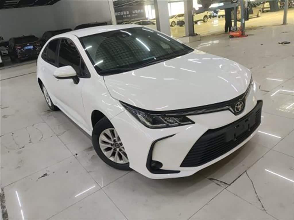 Toyota Corolla 1.2 л 2022 г. Белый, пробег 29800 км