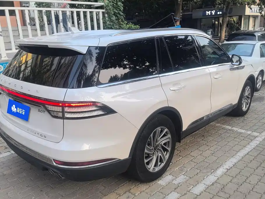 Lincoln Aviator — миниатюра 3