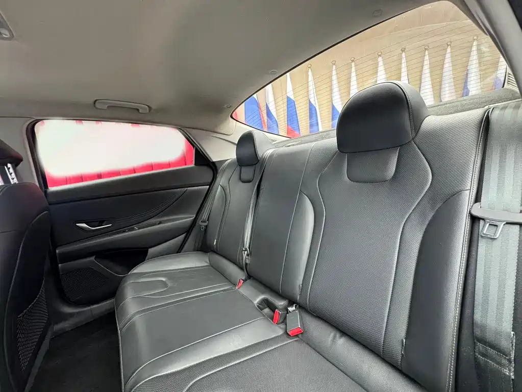 Hyundai Elantra — миниатюра 10