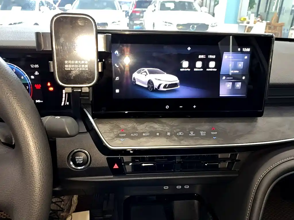 Toyota Camry — миниатюра 13