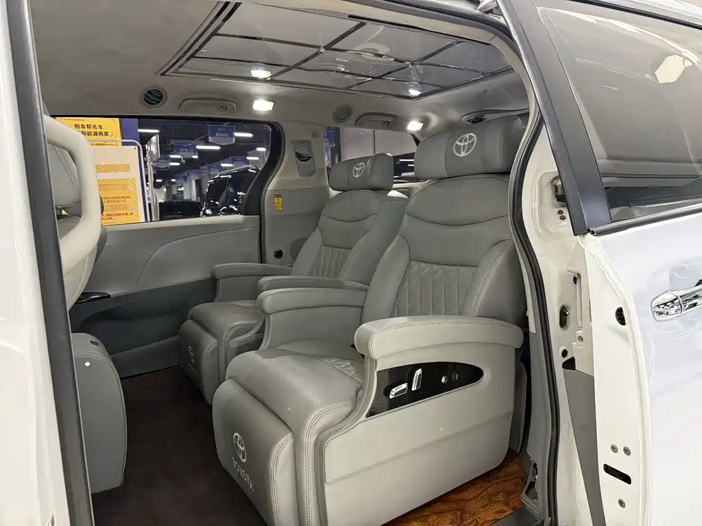 Toyota Sienna 3.5L 2WD LE, фото 8