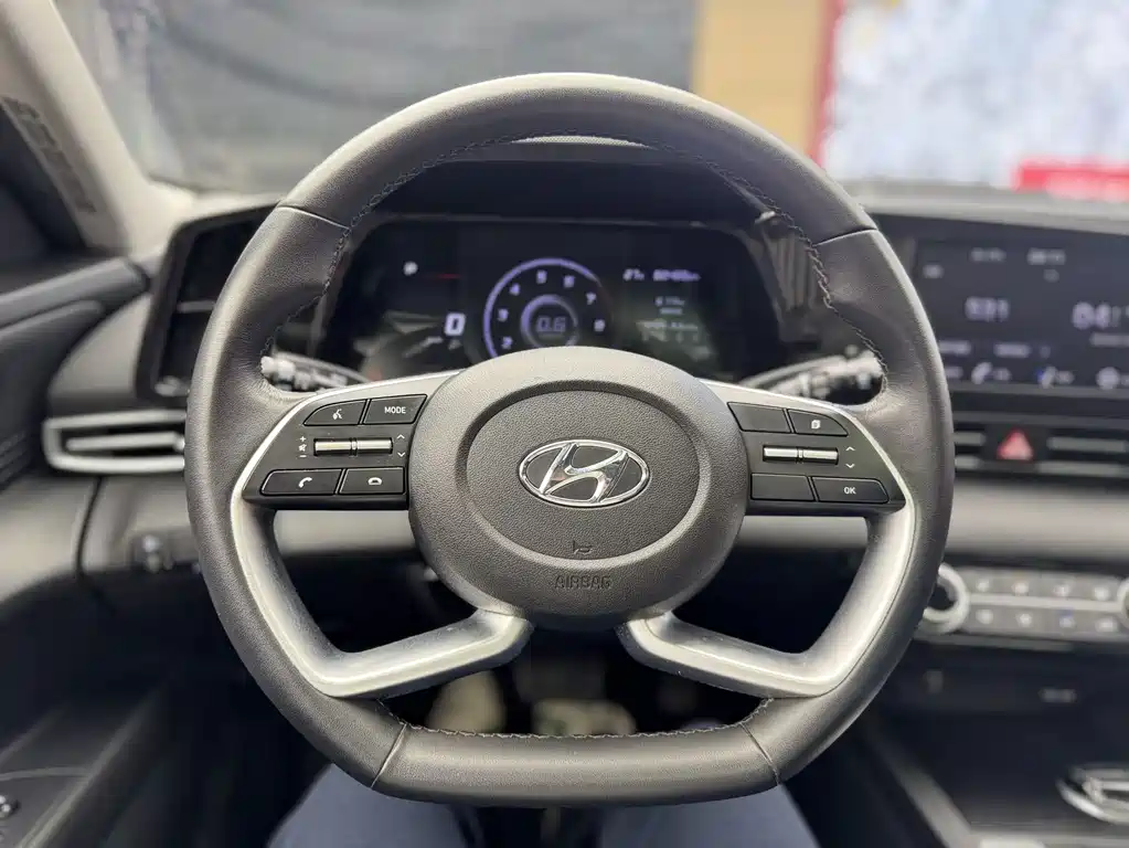 Hyundai Elantra — миниатюра 12