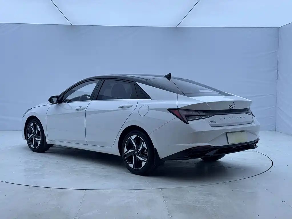 Hyundai Elantra — миниатюра 6