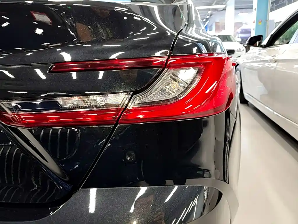 Toyota Camry — миниатюра 8