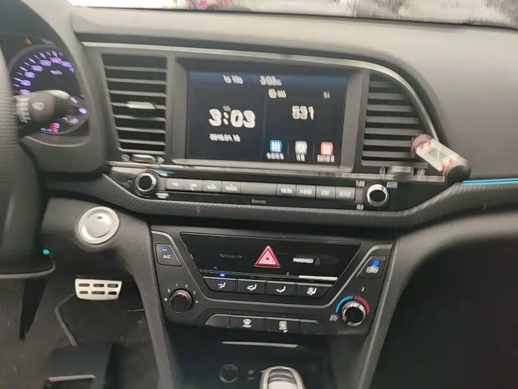 Hyundai Elantra — миниатюра 13