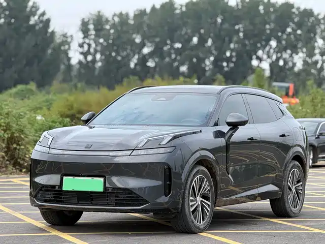 LYNK  & CO. 08 EM P 2025