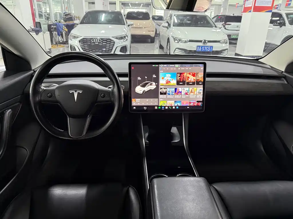 Tesla Model 3 — миниатюра 7