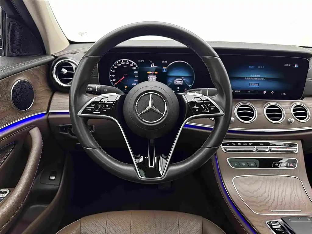 Mercedes-Benz E-Class — миниатюра 9