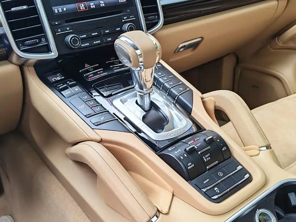 Porsche Cayenne — миниатюра 8