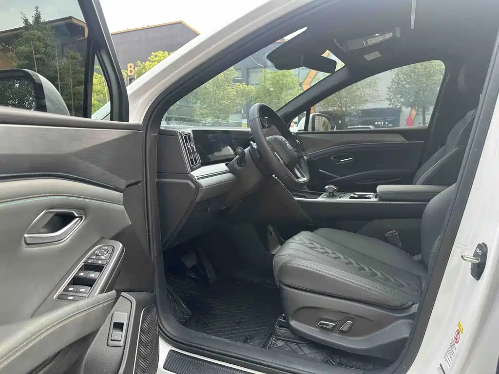 BYD L DM-i — миниатюра 5