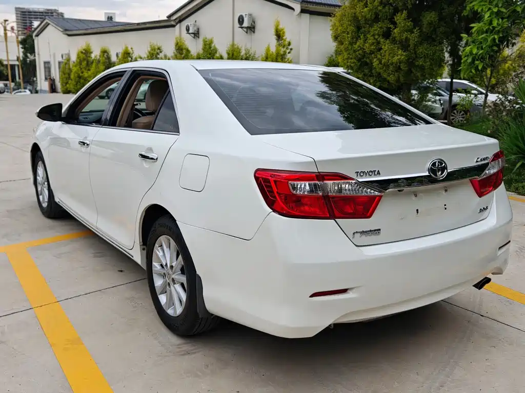 Toyota Camry — миниатюра 7