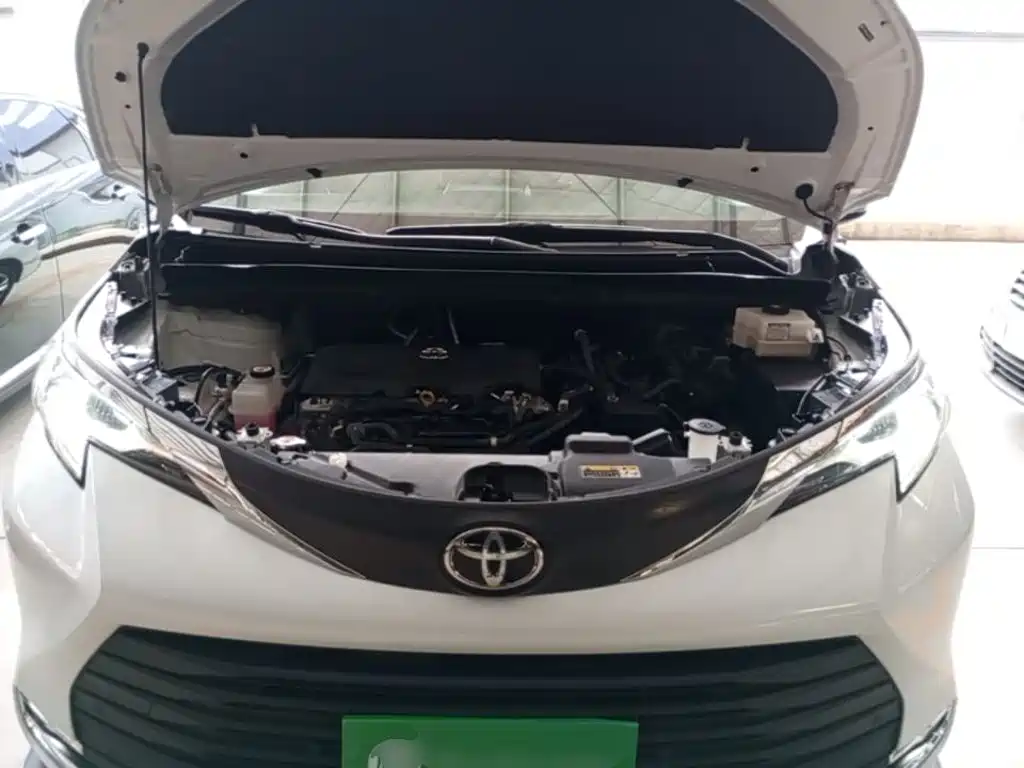 Toyota Sienna — миниатюра 20