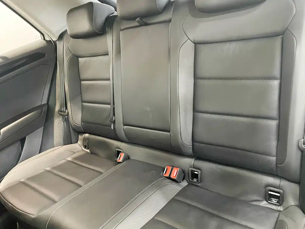 Volkswagen T-Roc — миниатюра 18