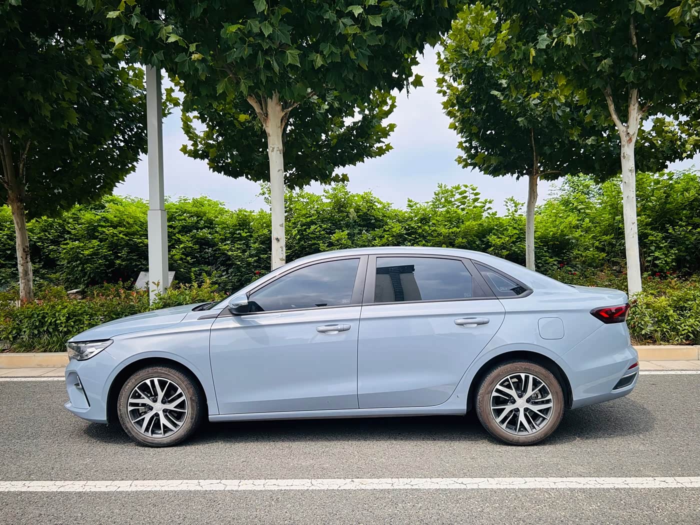 Geely Emgrand 1.5 л 2025 г. Голубой, пробег 15000 км