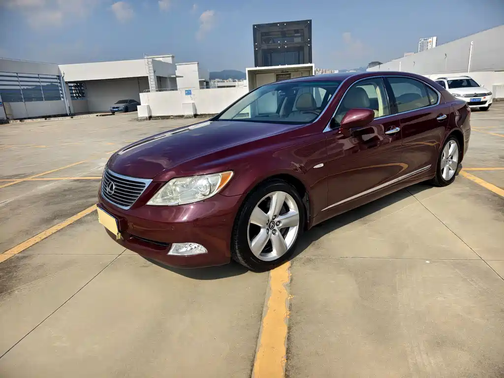 Lexus LS