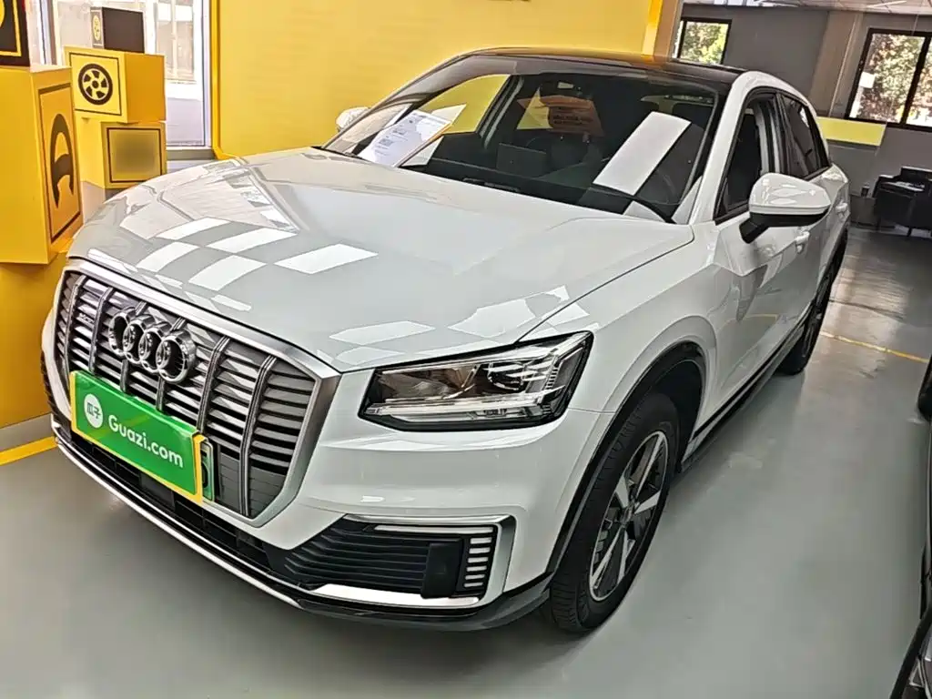 Audi Q2L e-tron — миниатюра 2