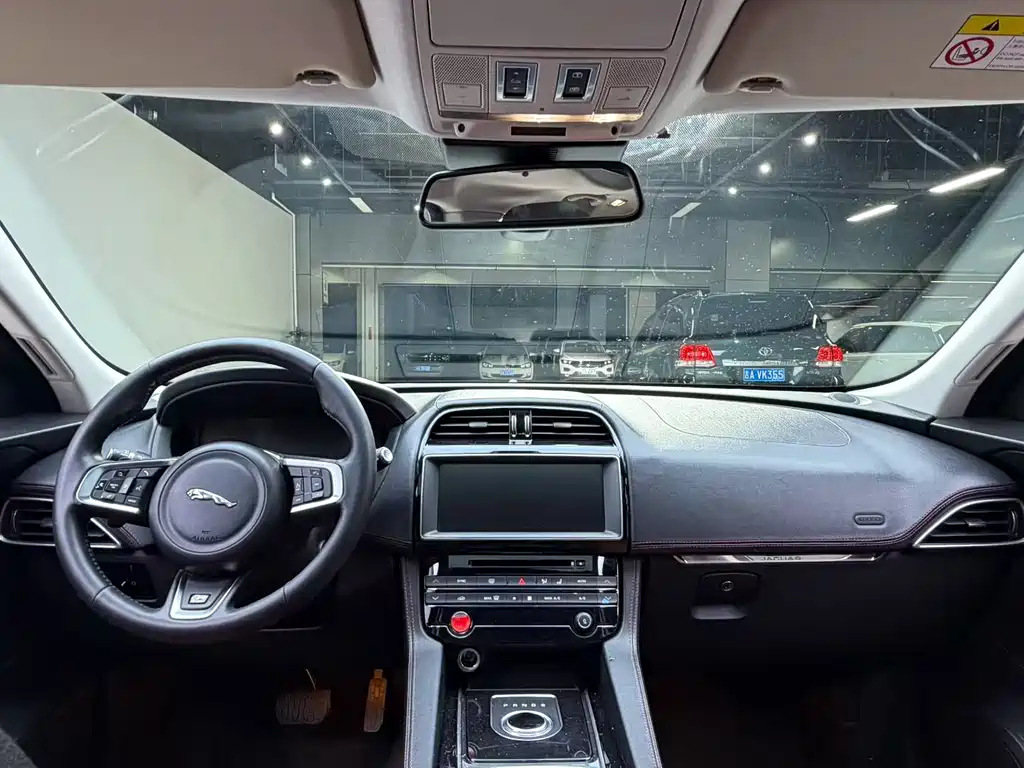 Jaguar F-PACE — миниатюра 6