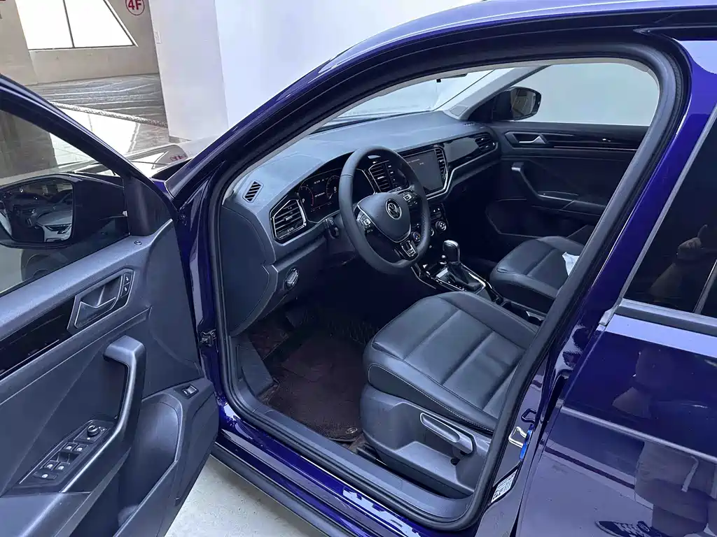 Volkswagen T-Roc — миниатюра 8