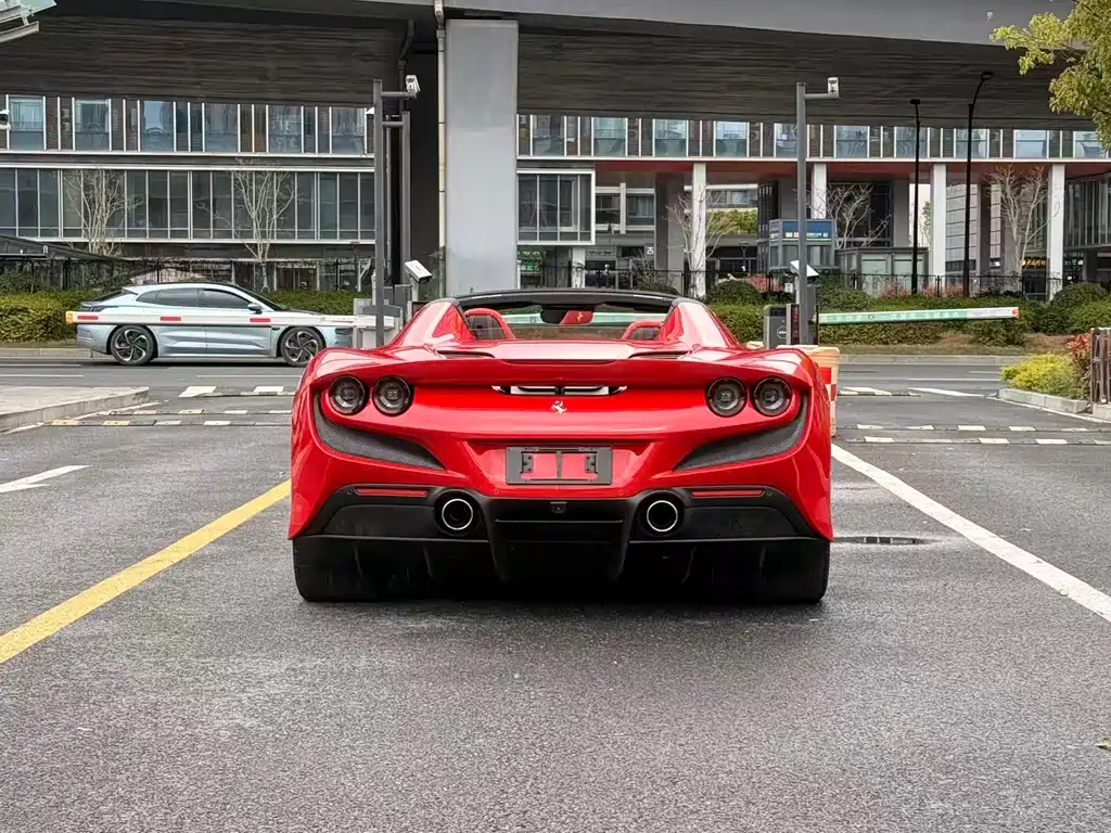 Ferrari F8 — миниатюра 5