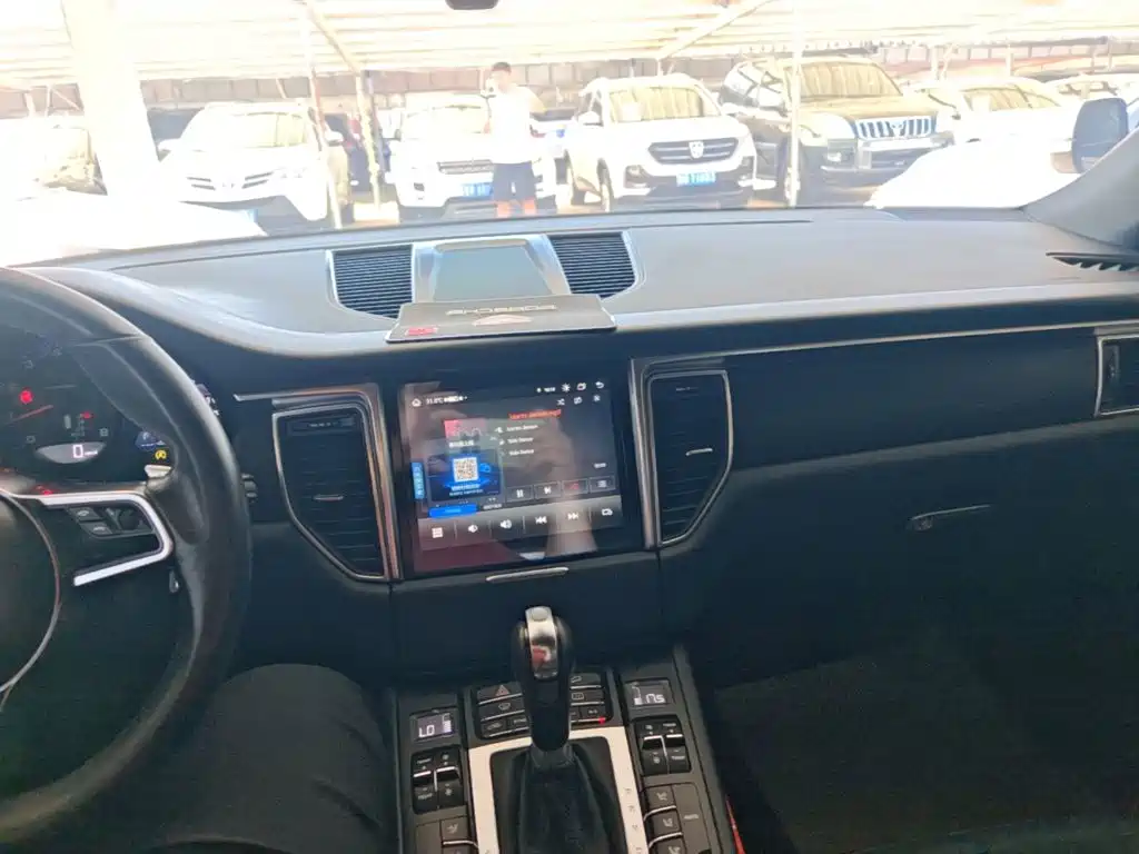 Porsche Macan — миниатюра 10