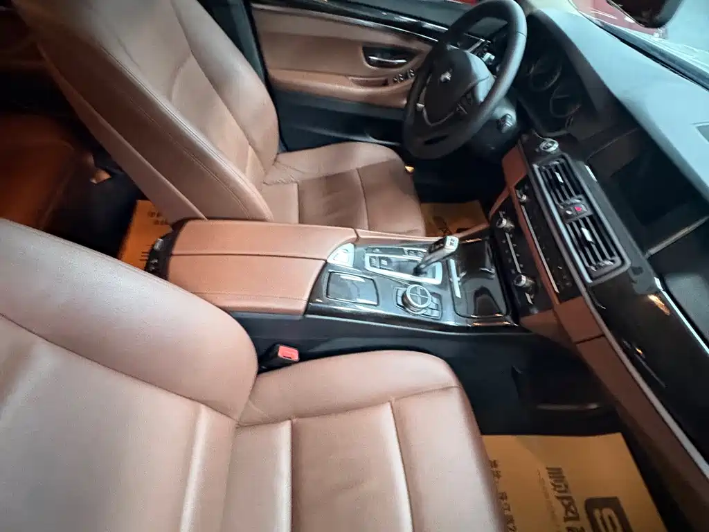 BMW 5 Series — миниатюра 7