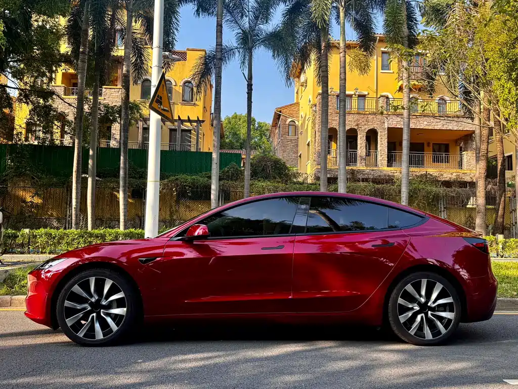 Tesla Model 3 — миниатюра 4