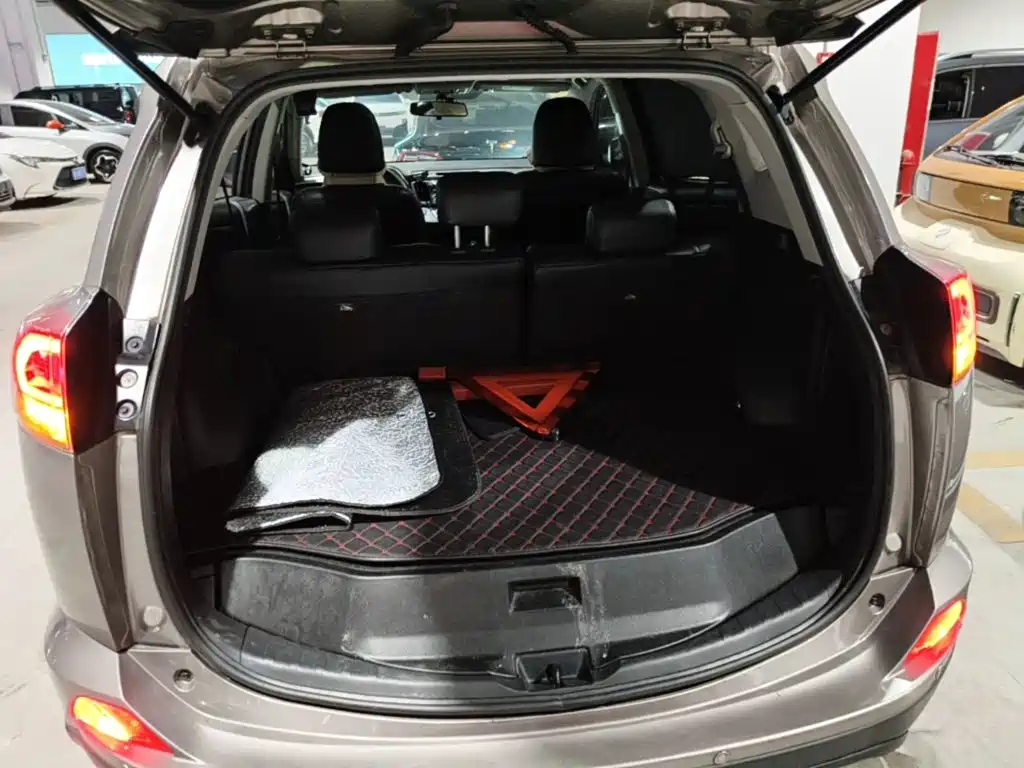Toyota RAV4 — миниатюра 19