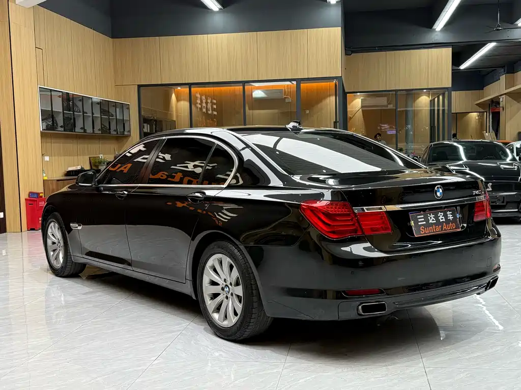 BMW 7 Series — миниатюра 6
