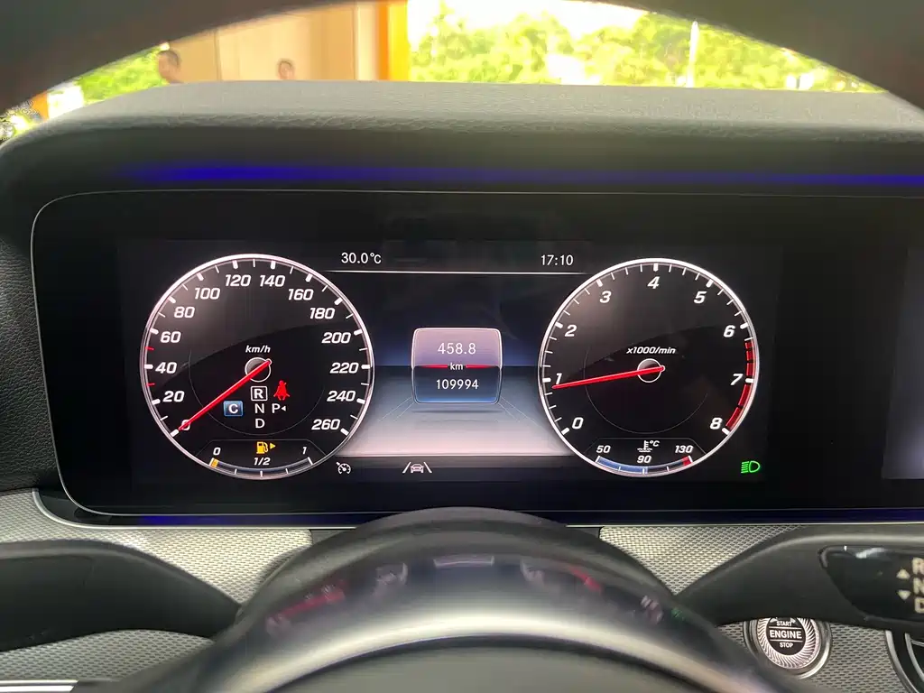 Mercedes-Benz E-Class (Import) — миниатюра 36