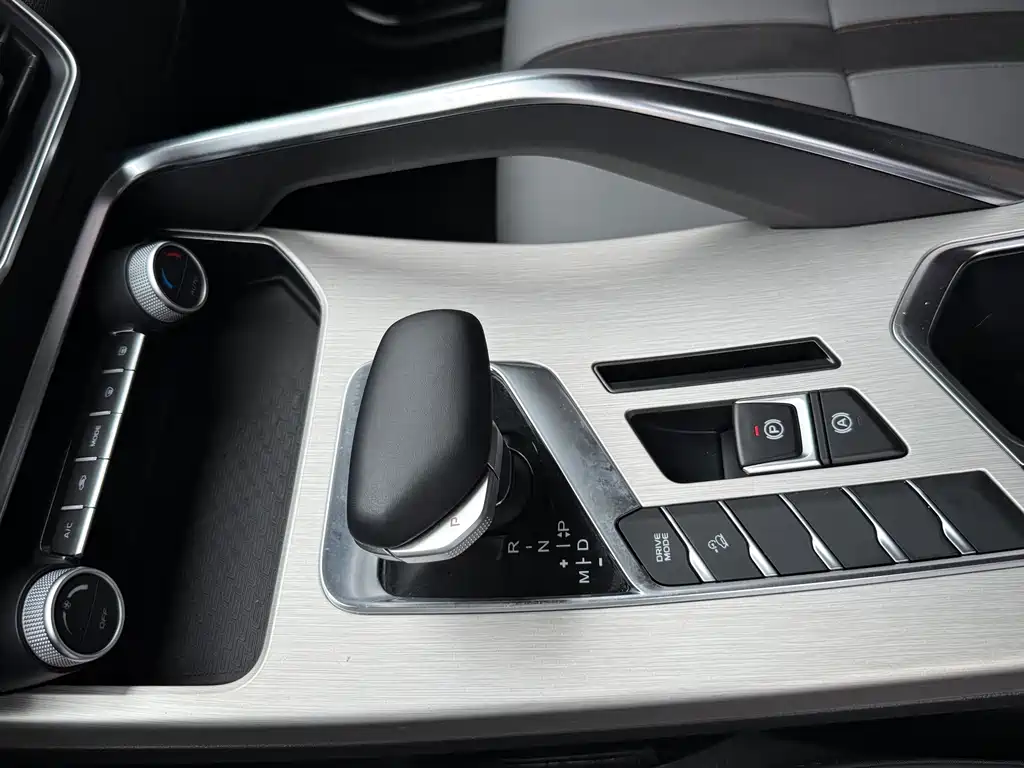Geely Binyue — миниатюра 23