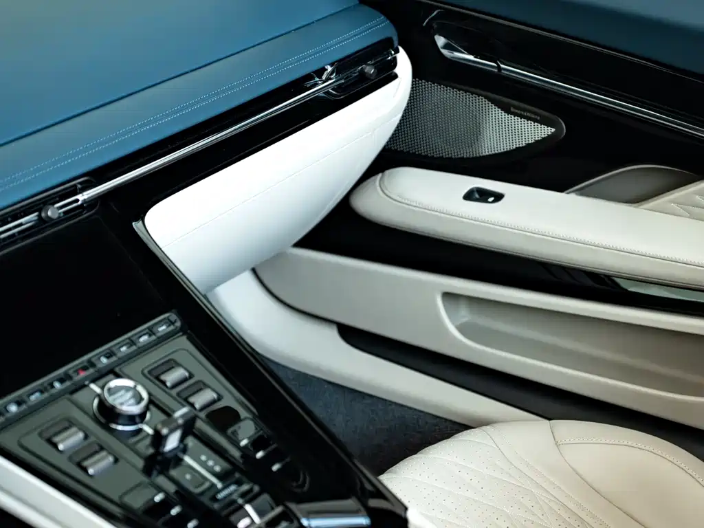 Aston Martin DB12 2025 4.0T V8 Volante