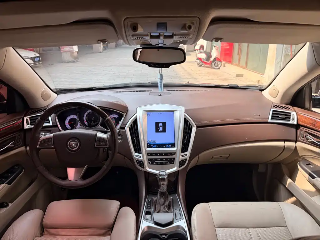 Cadillac SRX — миниатюра 9