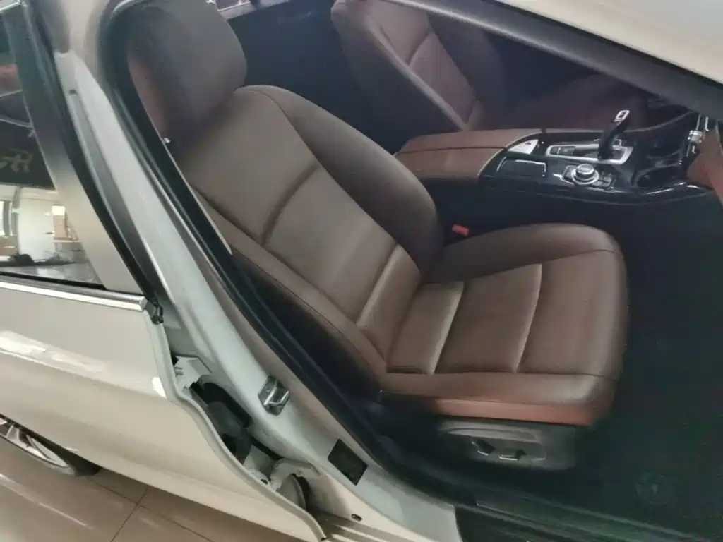 BMW 5 Series — миниатюра 25