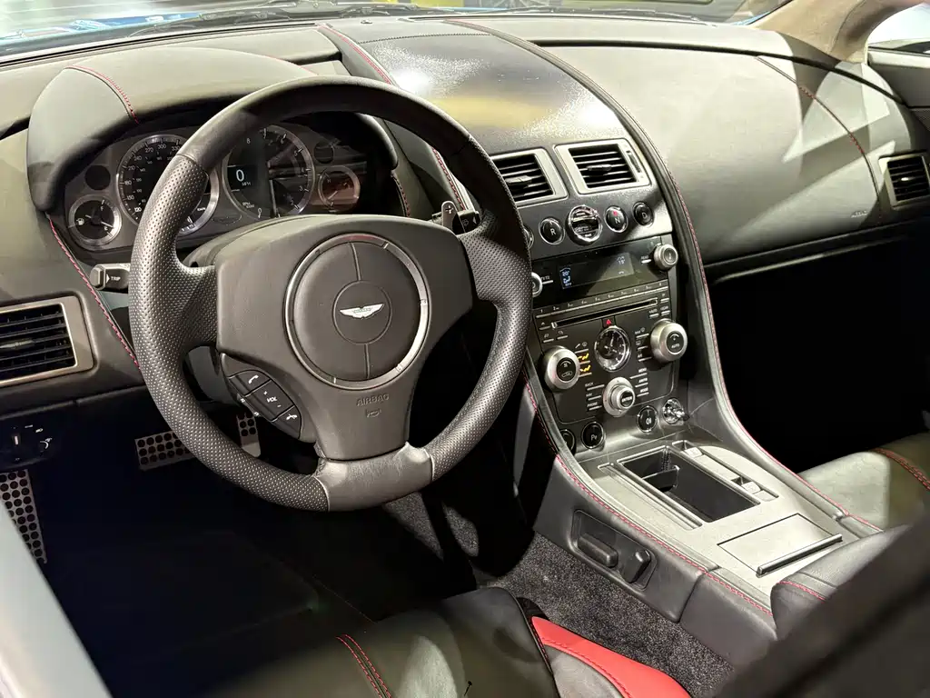 Aston Martin V8 Vantage 2011 4.7L Sportshift Coupe