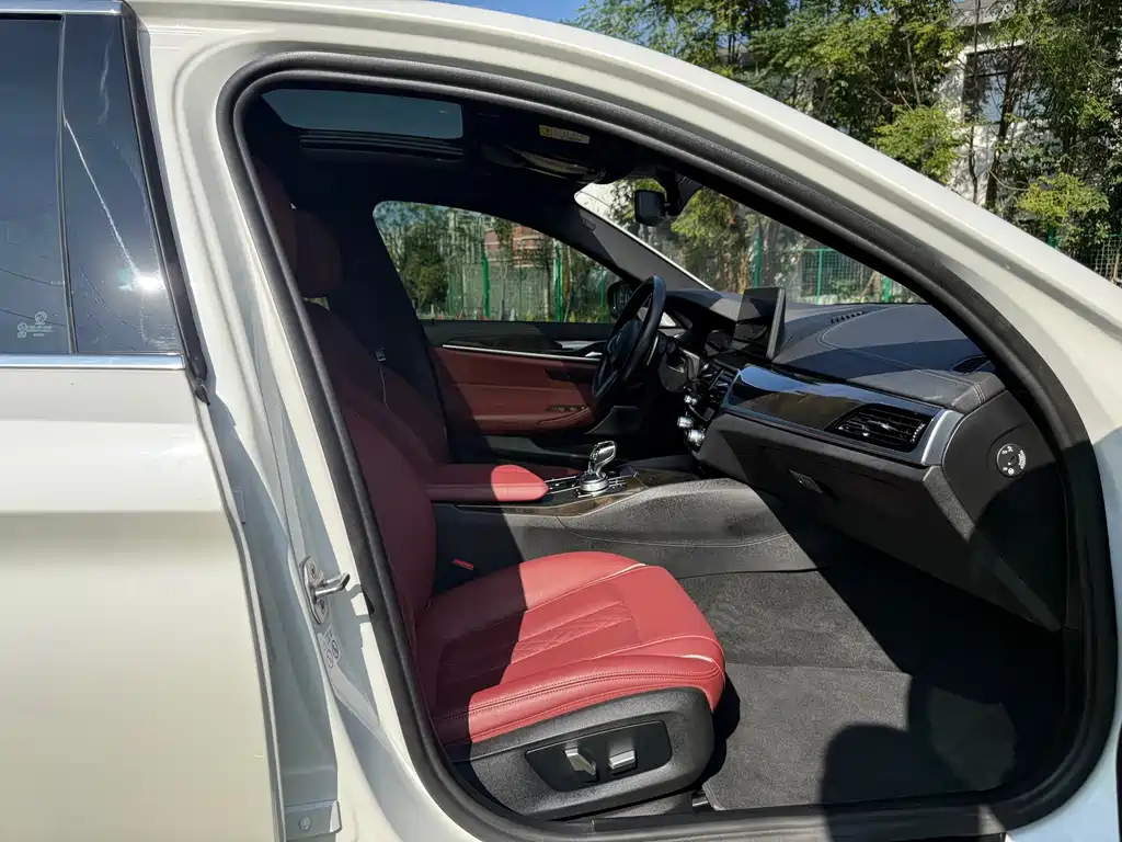 BMW 5 Series — миниатюра 12
