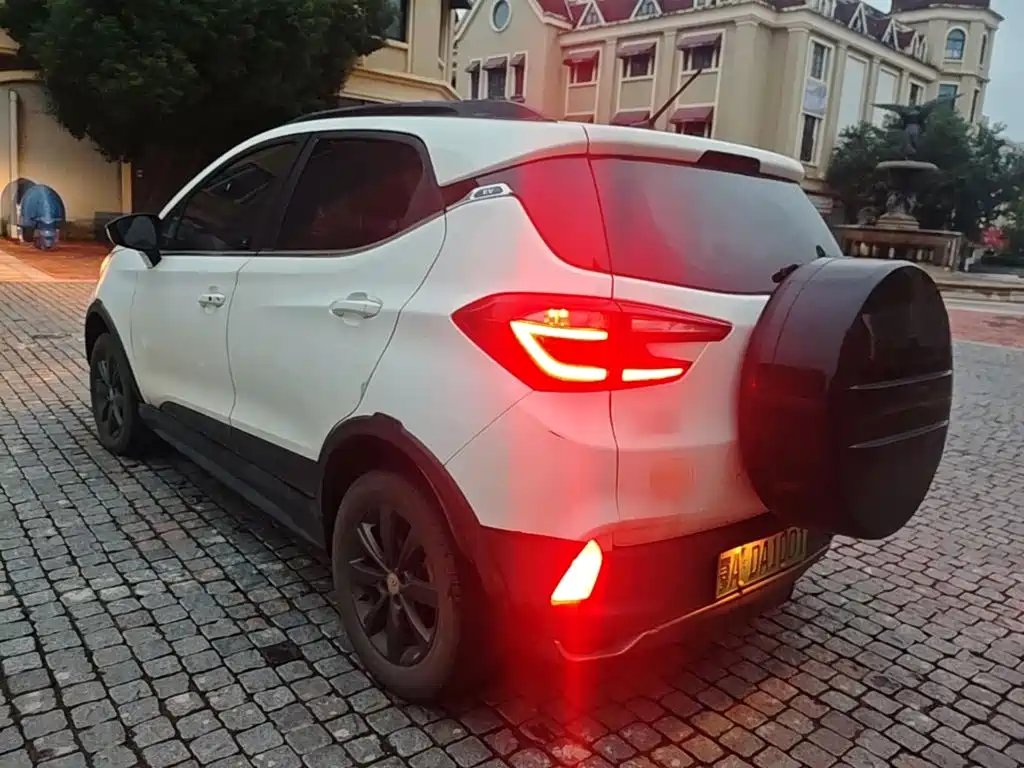 BYD Yuan EV — миниатюра 5