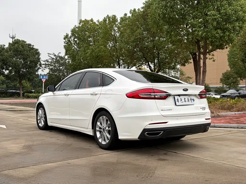 Ford Mondeo — миниатюра 7
