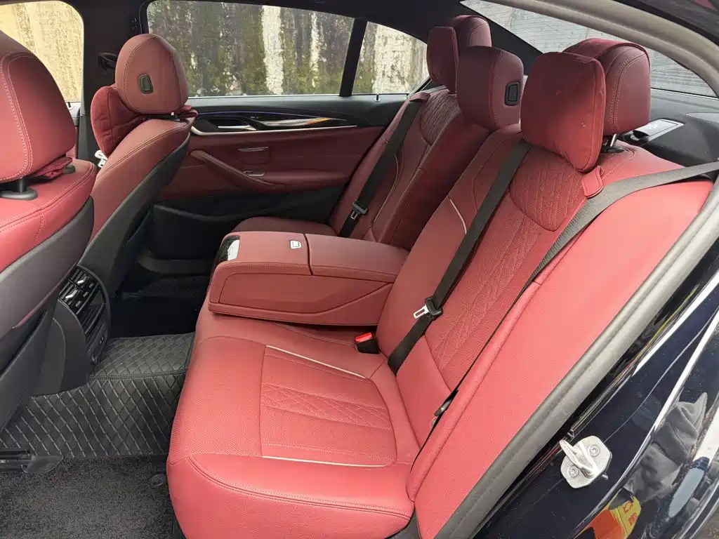BMW 5 Series — миниатюра 12