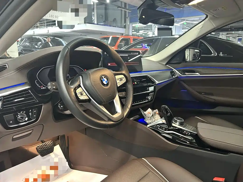 BMW 5 Series — миниатюра 3
