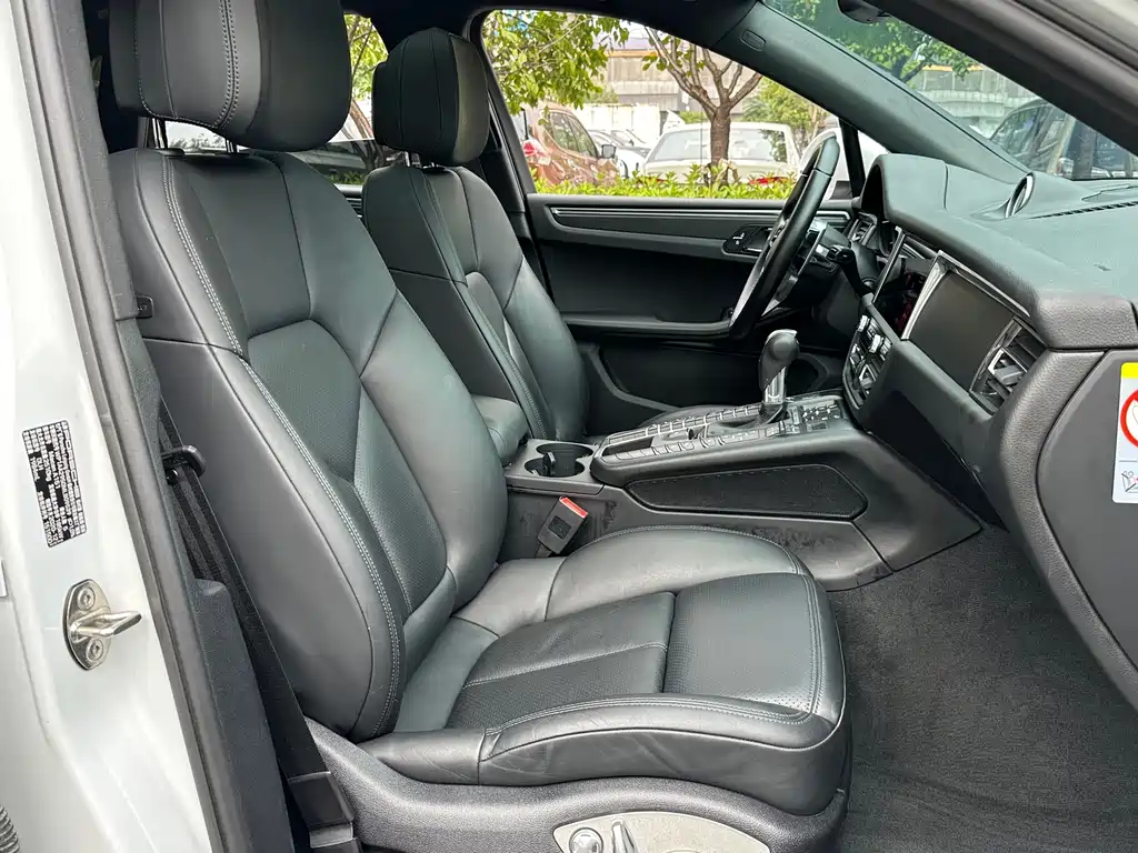 Porsche Macan — миниатюра 12