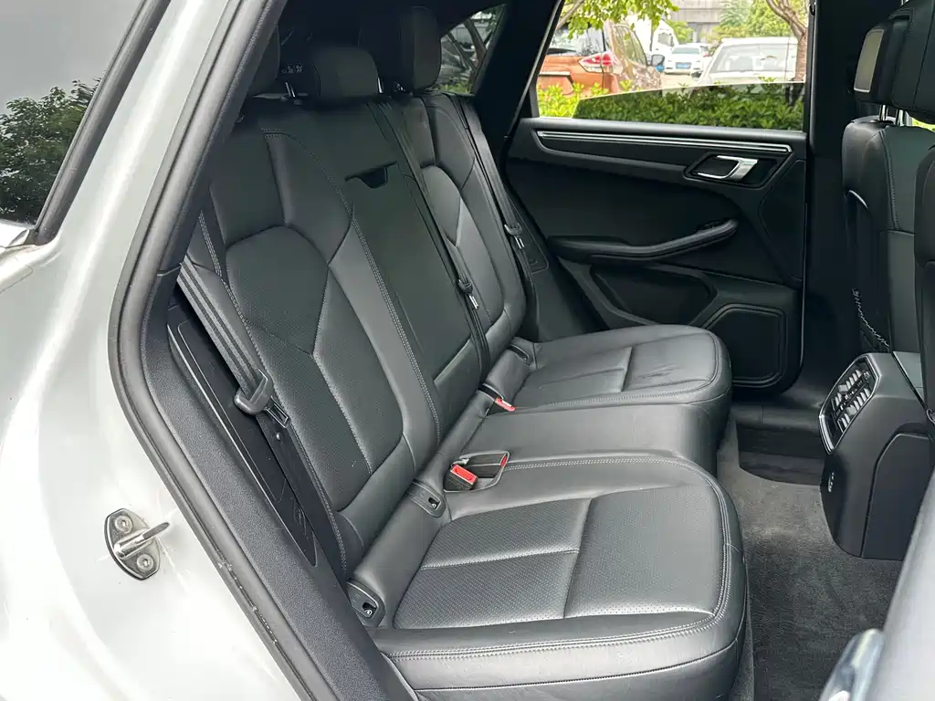 Porsche Macan — миниатюра 11